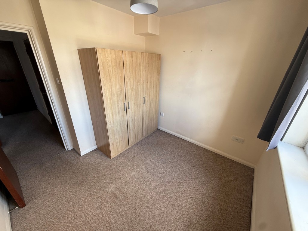 Lot: 219 - ONE-BEDROOM FLAT IN NEED OF MODERNISATION - Bedroom with wardrobe